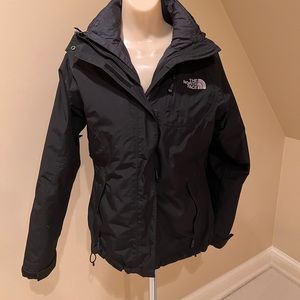 Woman’s North Face Black Jacket with Cover & Liner Size Small